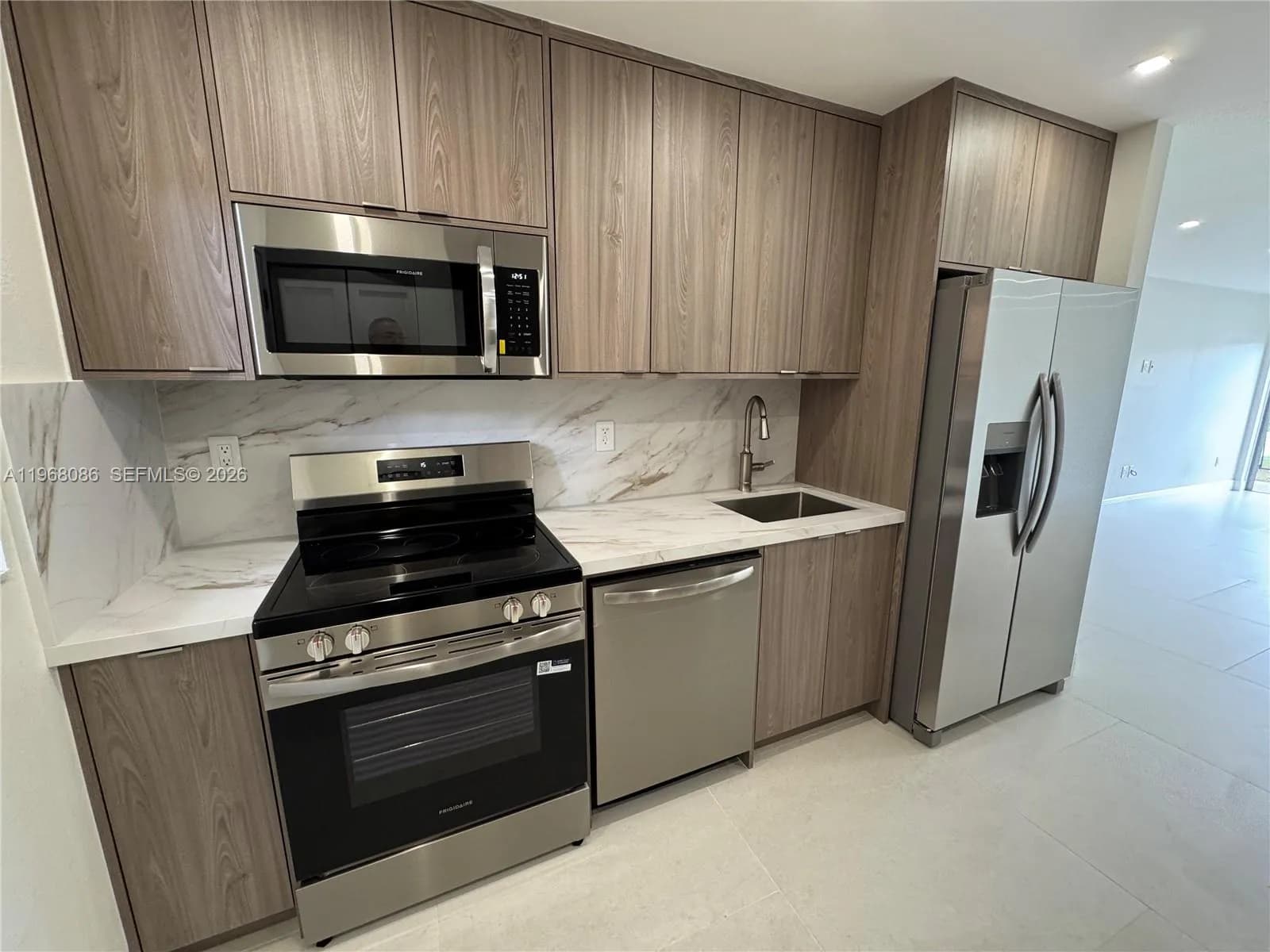 1900 W 54th St # 219, Hialeah FL 33012