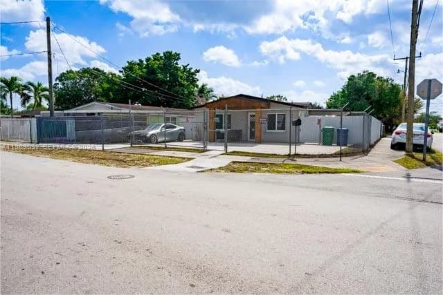 1990 NW 154th St, Miami Gardens FL 33054