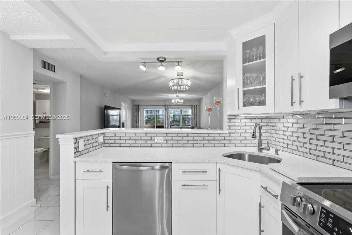 3201 NE 8th St # 405, Pompano Beach FL 33062