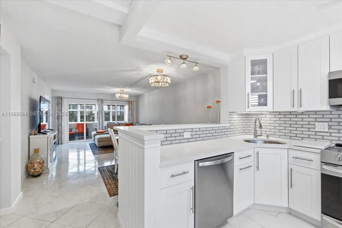 3201 NE 8th St # 405, Pompano Beach FL 33062