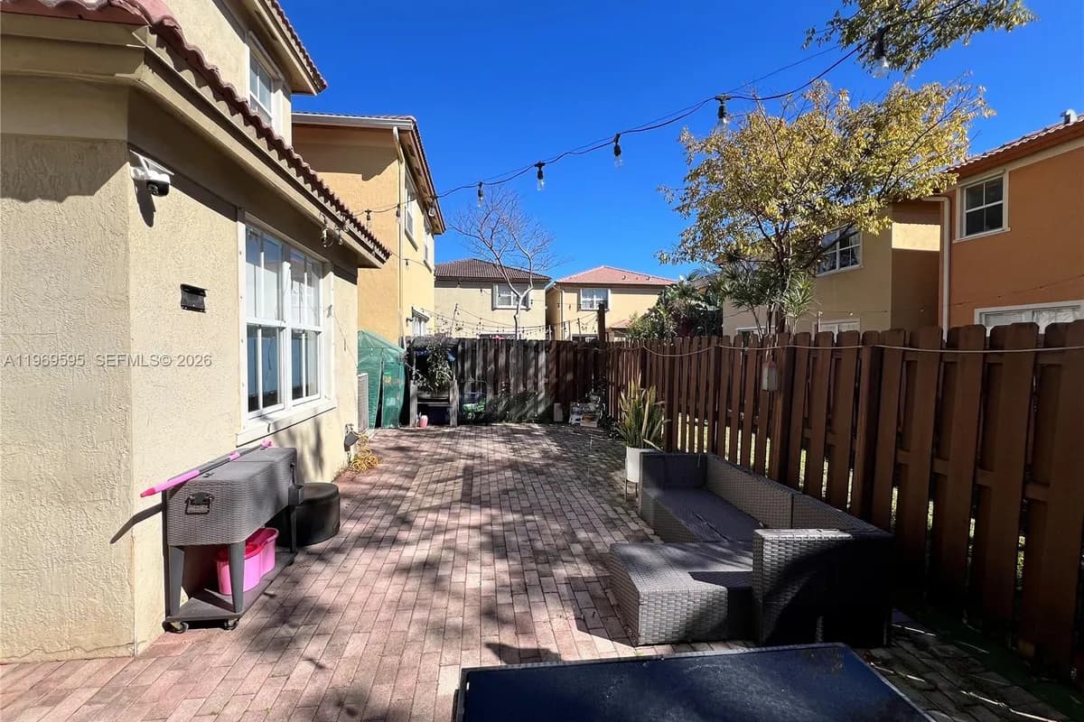 11028 NW 87th Ln, Doral FL 33178