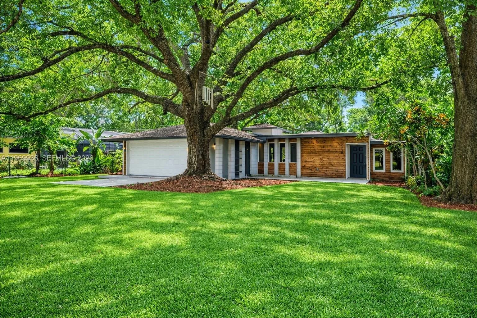 2234 Phillippi st, Sarasota FL 34231