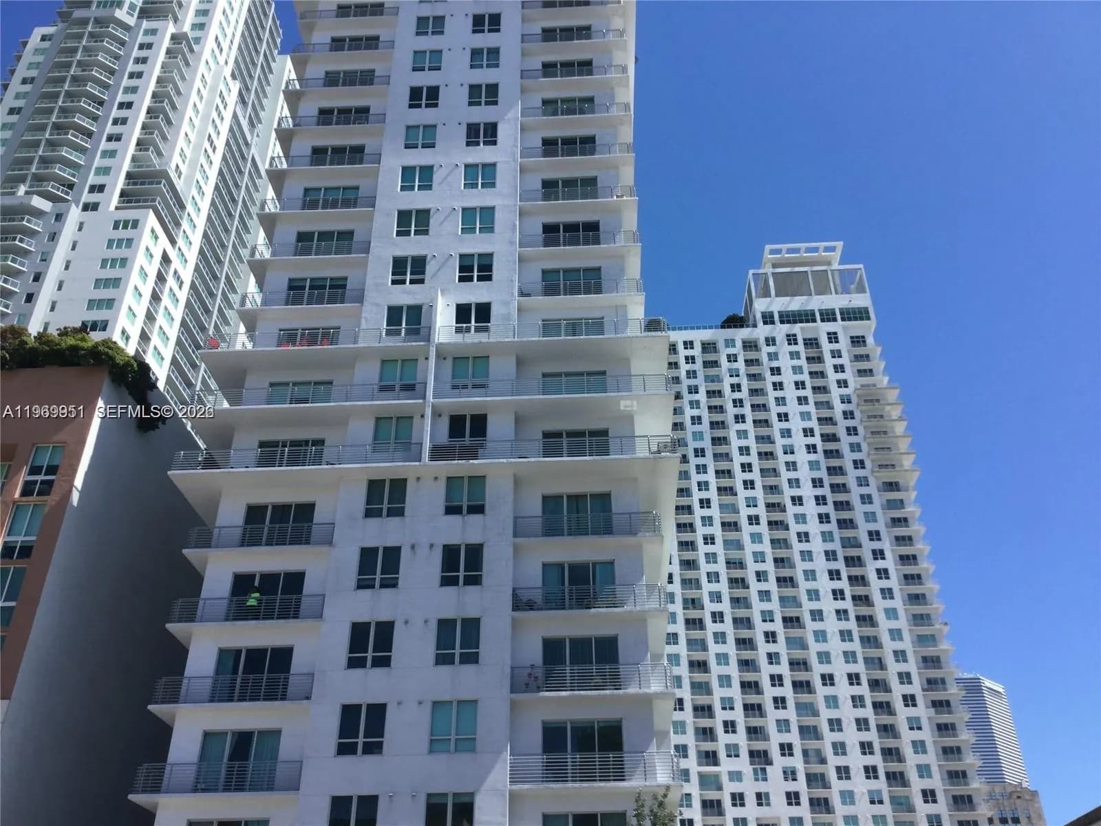 1 bedroom 1 bath for sale at 234 NE 3rd St, Miami FL 33132