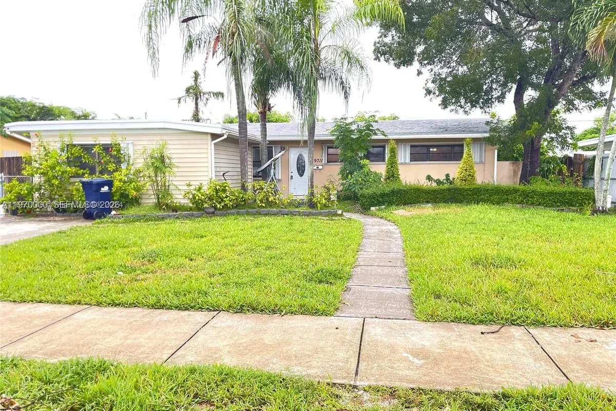 9711 Caribbean Blvd, Cutler Bay FL 33189