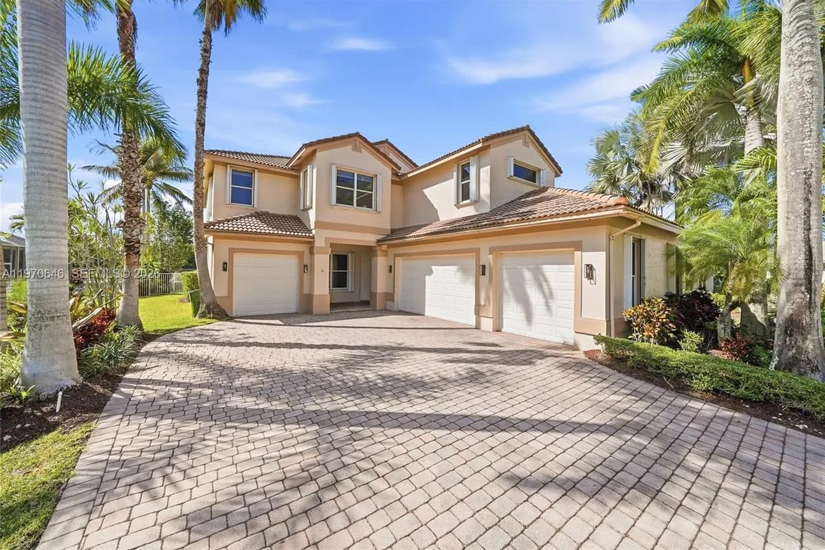 1887 Harbor View Cir, Weston FL 33327