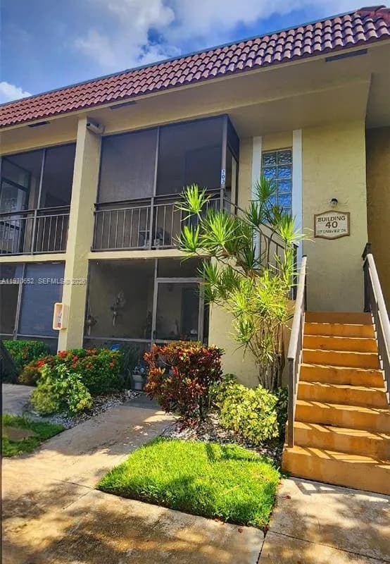 327 Lakeview Dr # 103, Weston FL 33326