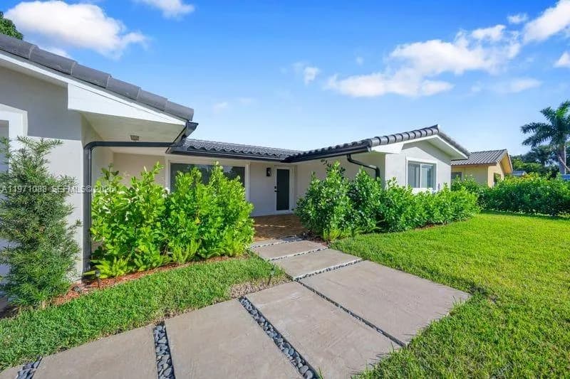 1810 SW 6th Ave, Pompano Beach FL 33060