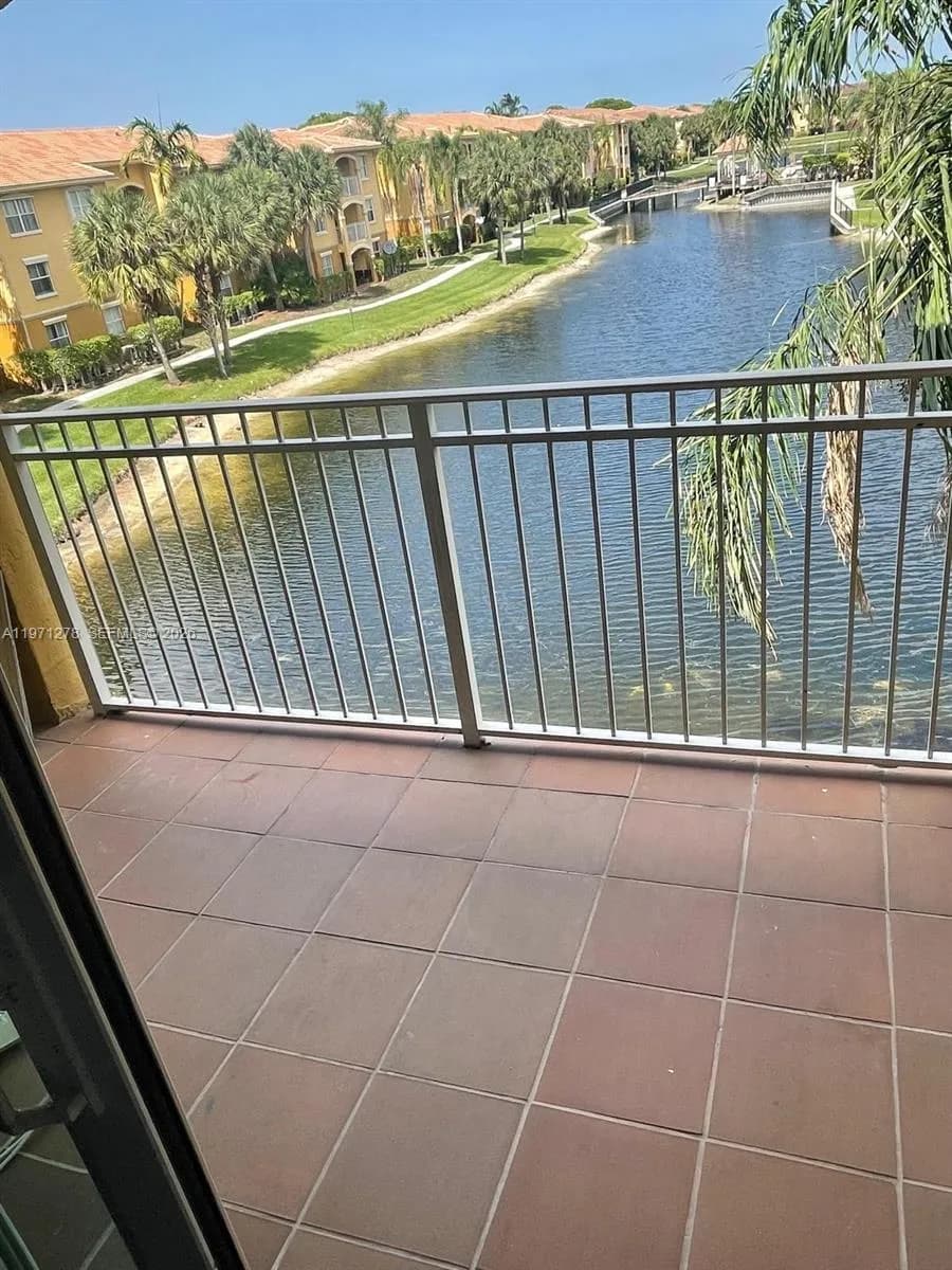 165 NW 96th Ter # 308, Pembroke Pines FL 33024