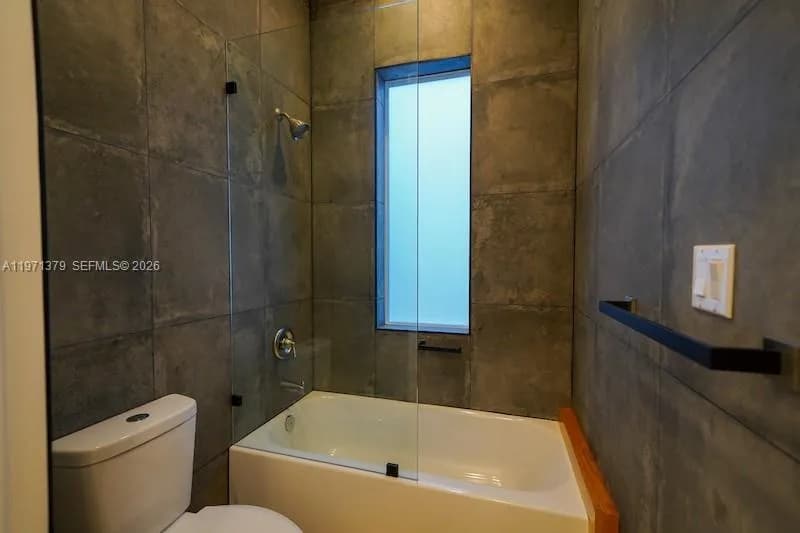 112 NW 24th Ct, Miami FL 33125