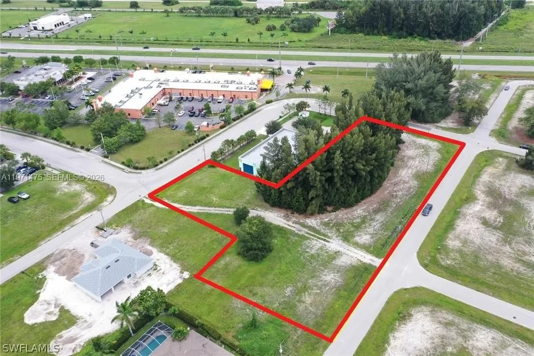 302 SW 7th CT, Cape Coral FL 33991