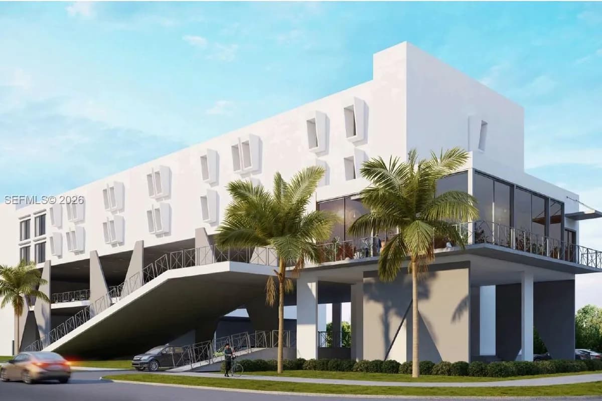 302 SW 7th CT, Cape Coral FL 33991