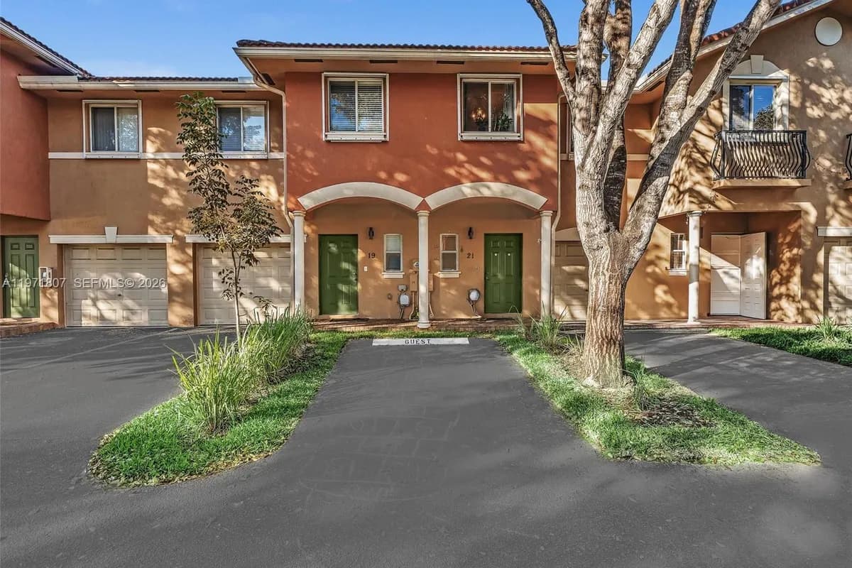 21 SE 3rd Ave, Hallandale Beach FL 33009