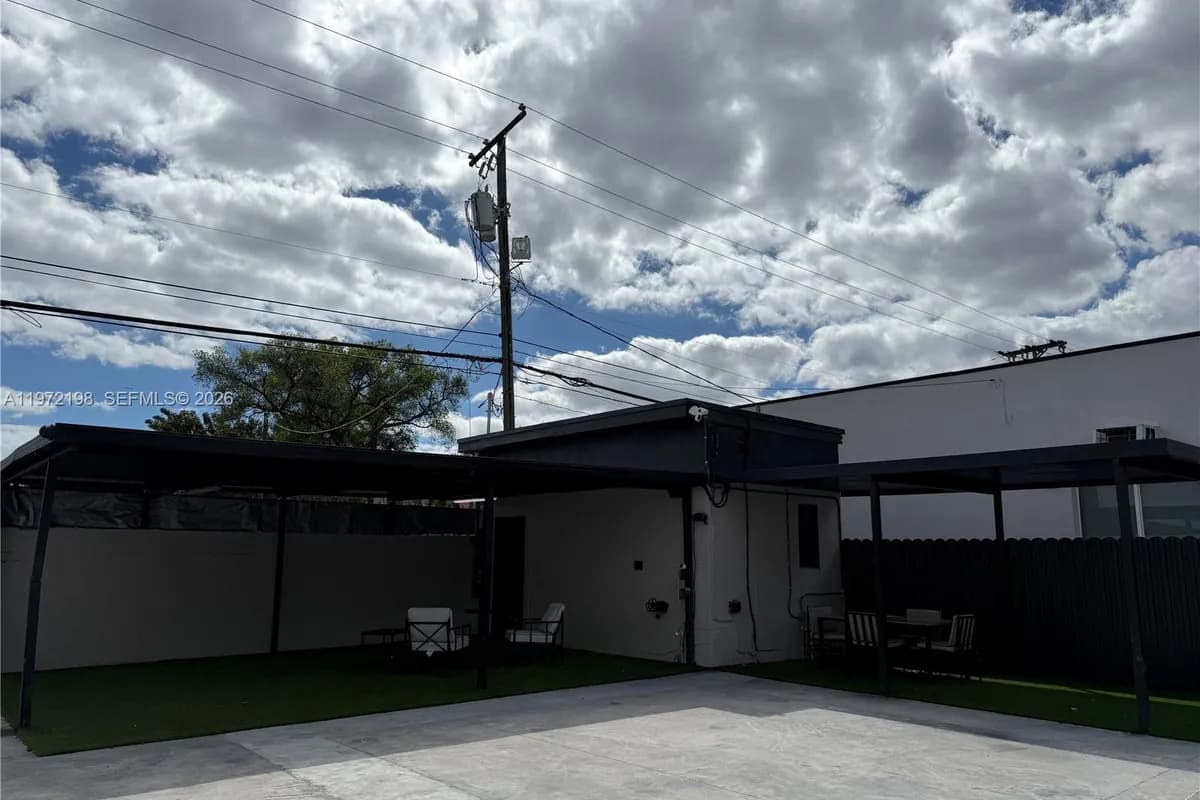 561 NW 29th St, Miami FL 33127