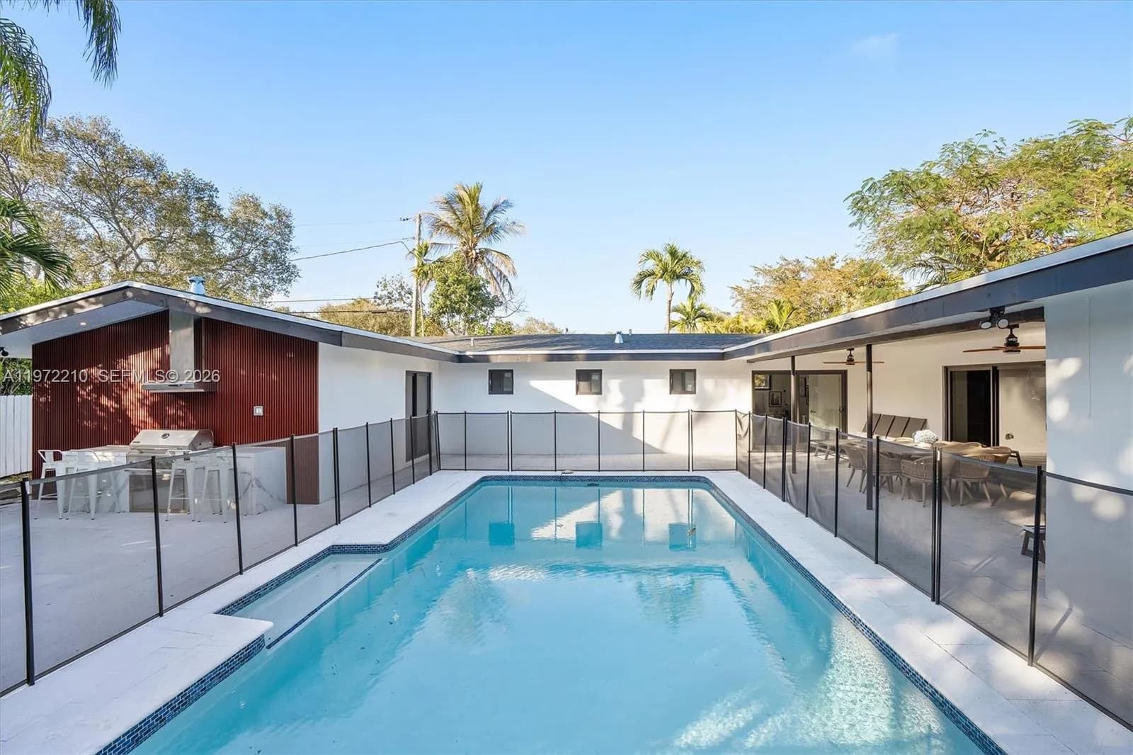 8201 SW 151st St, Palmetto Bay FL 33158