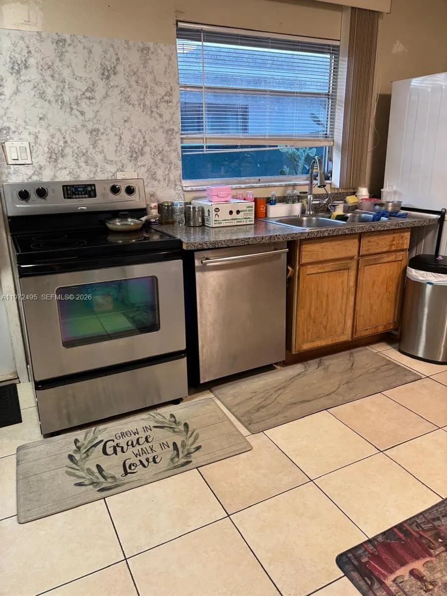 4610 SW 43rd Ter, Dania Beach FL 33314