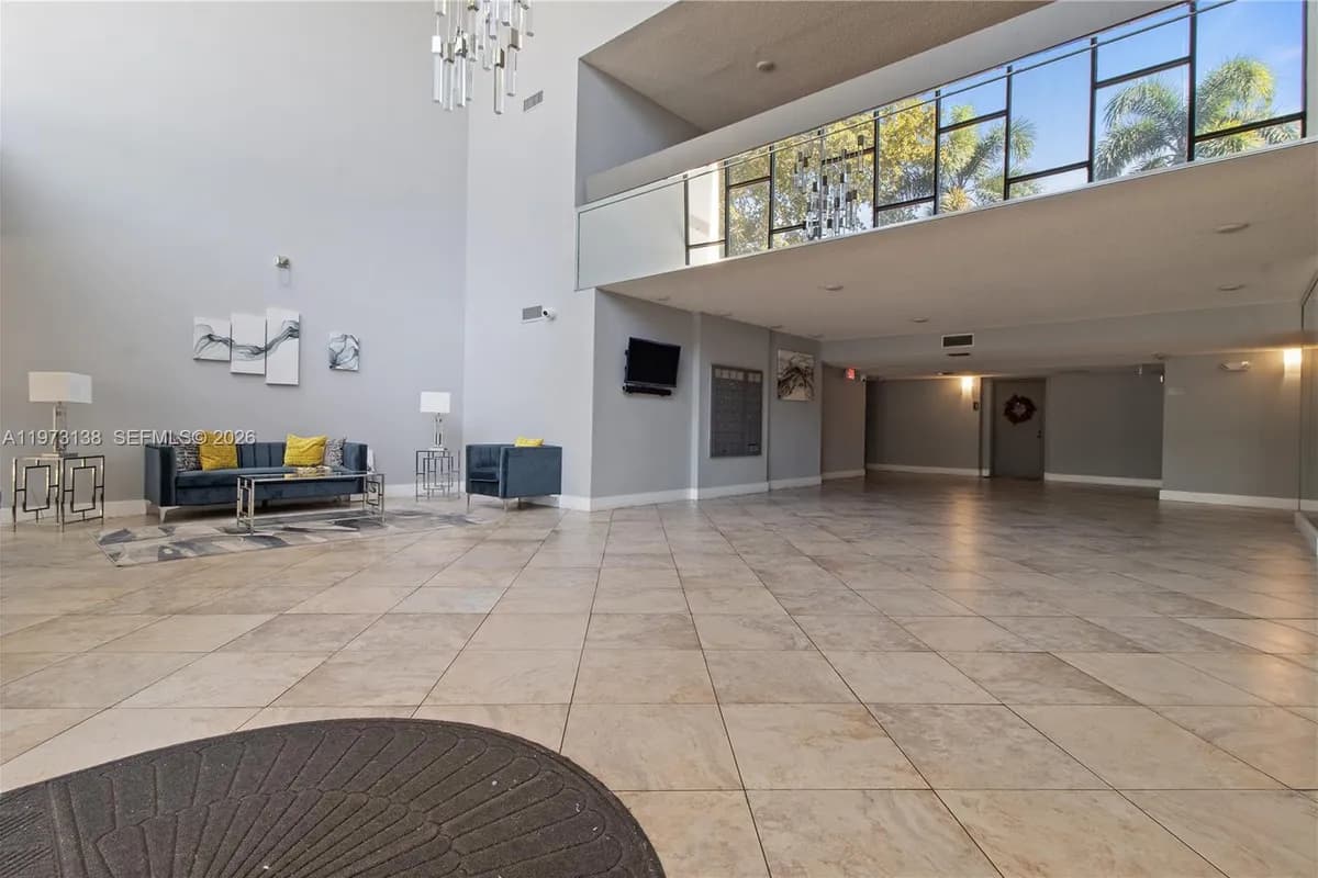 16401 Golf Club Rd # 102, Weston FL 33326