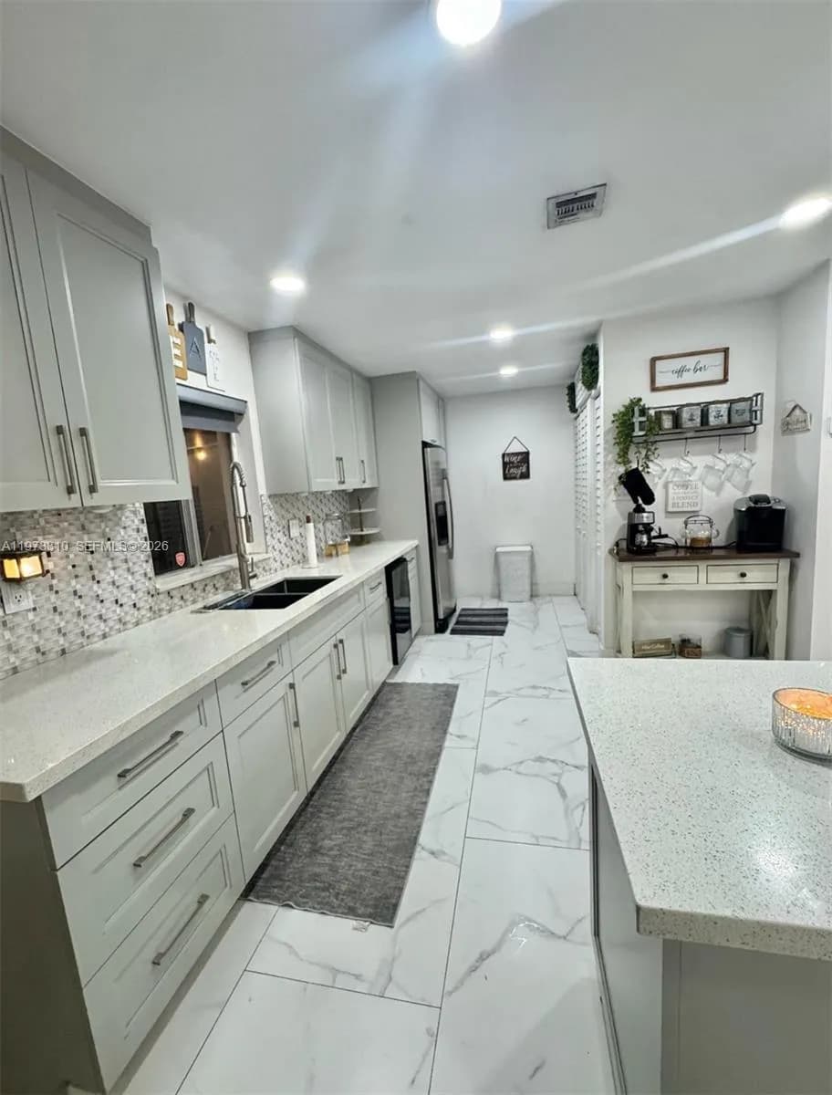 5685 NW 194th Ln, Miami Gardens FL 33055