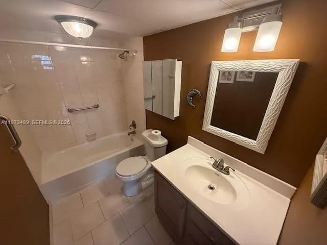 2801 Somerset Dr # 105, Lauderdale Lakes FL 33311