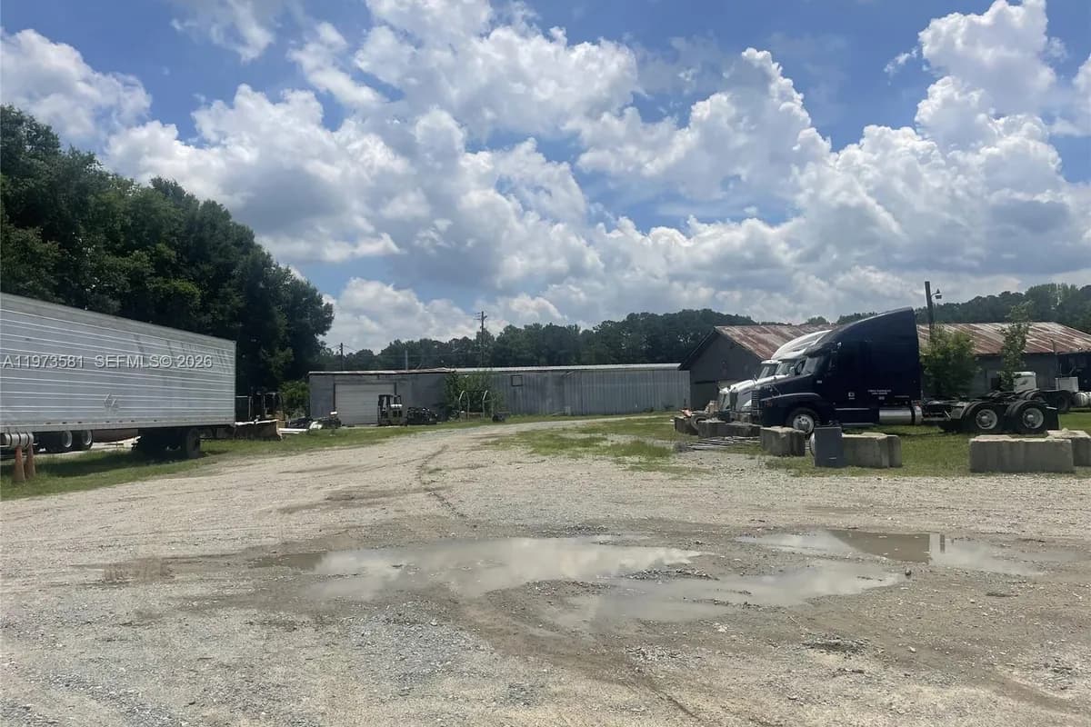 2324 56, West Park FL 33023