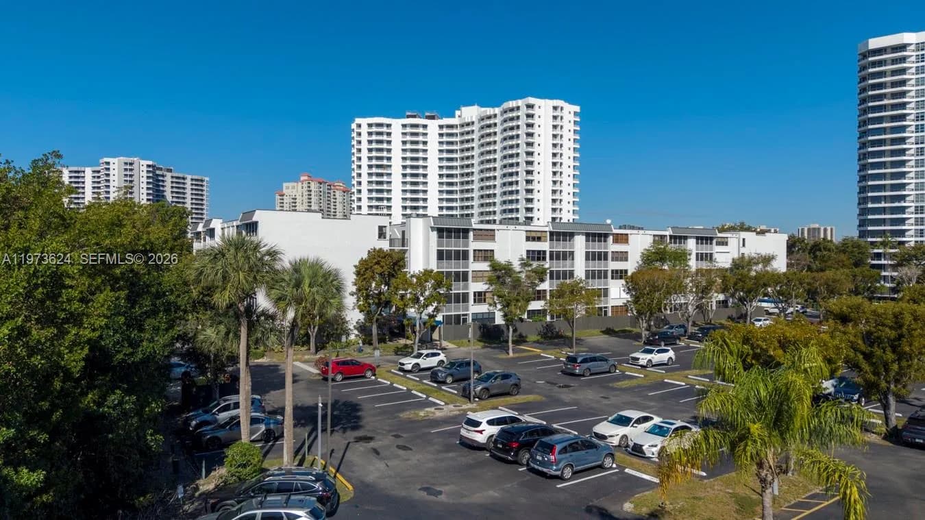 3350 NE 192nd St # B, Aventura FL 33180