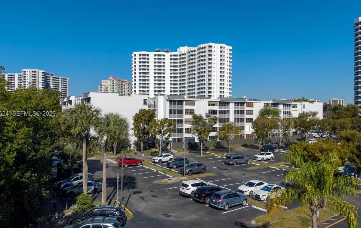 3350 NE 192nd St # B, Aventura FL 33180