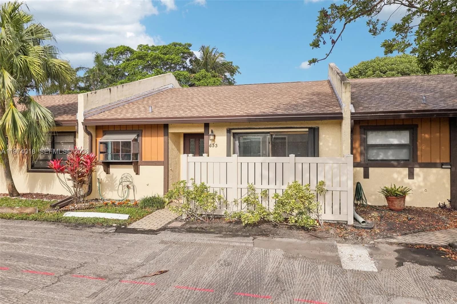 653 Banks Rd, Margate FL 33063