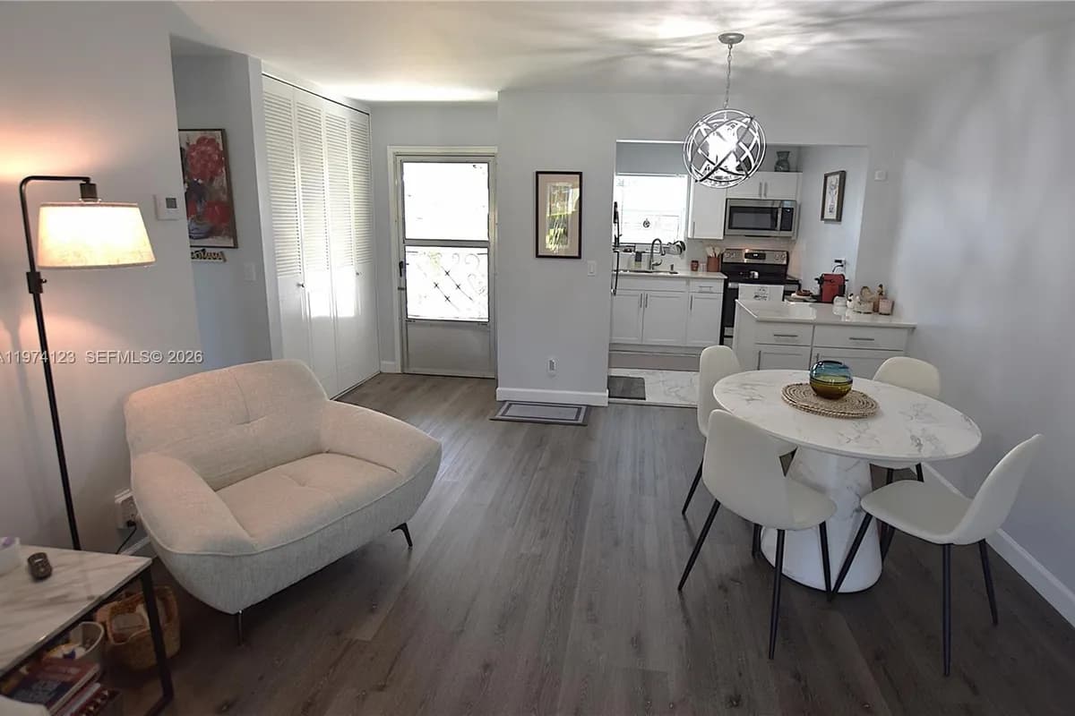 2572 Emory Dr # F, West Palm Beach FL 33415