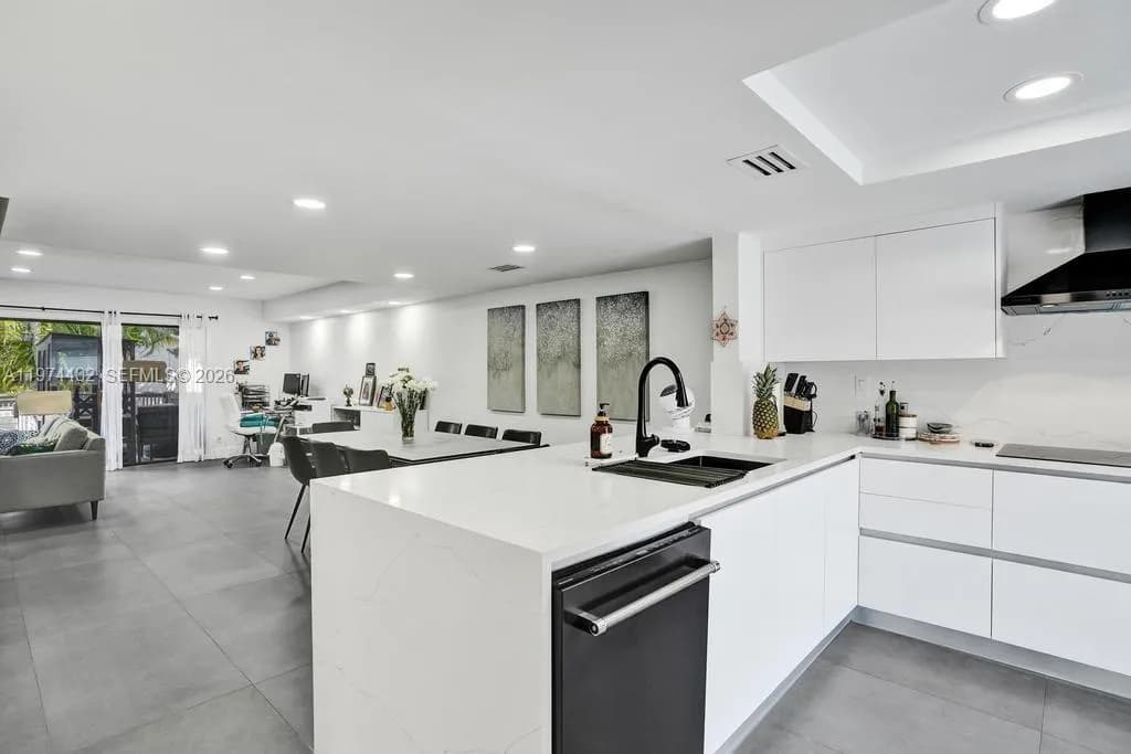 3 bedroom 2 bath for sale at 2723 NE 164th St # 77, North Miami Beach FL 33160