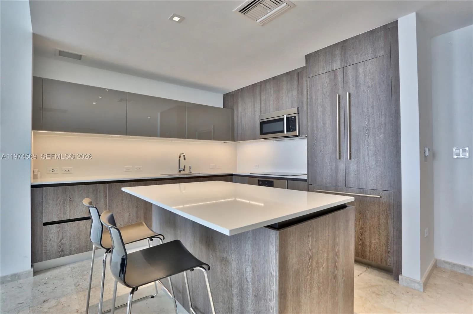 88 SW 7th St # 3805, Miami FL 33130