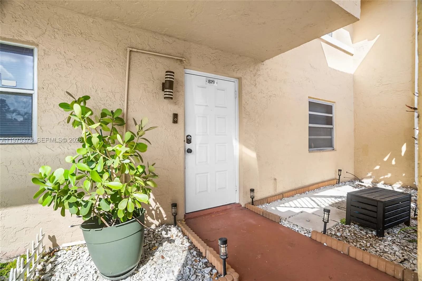 879 Twin Lakes Dr # B, Coral Springs FL 33071