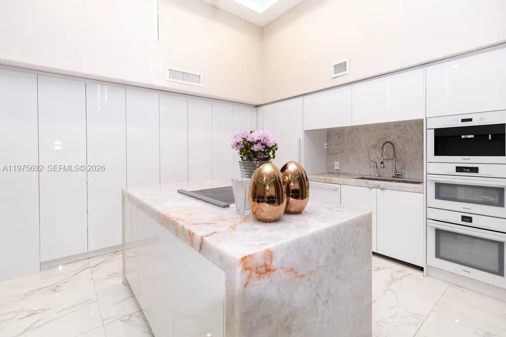 1800 S Ocean Dr # 310, Hallandale Beach FL 33009