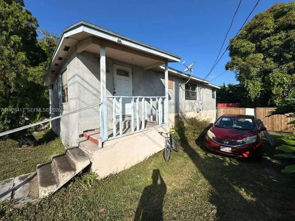 640 Palm Beach Rd, South Bay FL 33493