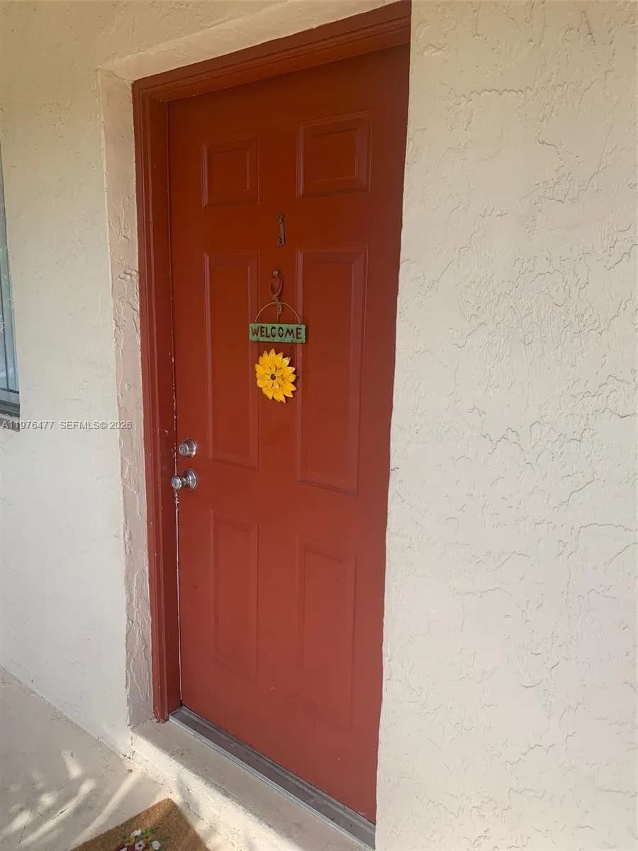 300 Nottingham Cir # J, Green Acres FL 33463