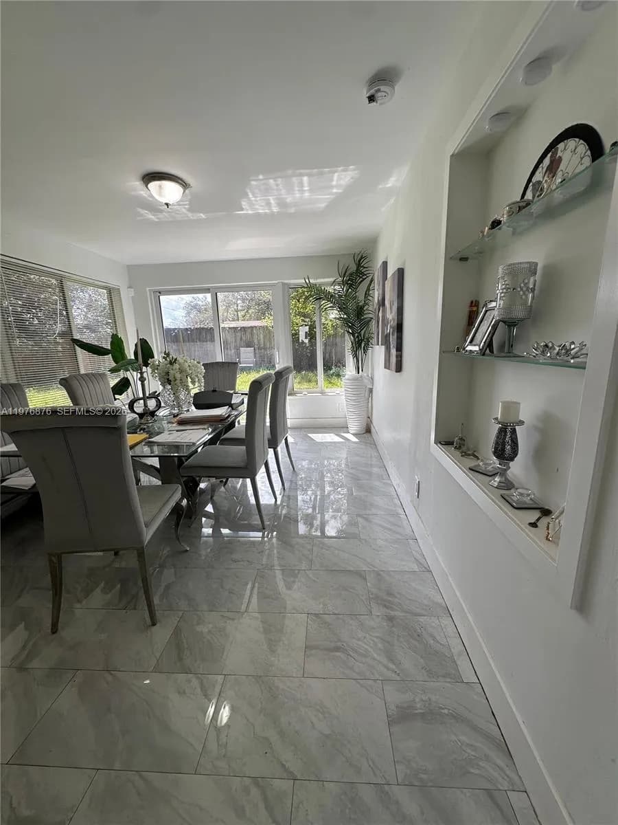 5710 Douglas St, Hollywood FL 33021