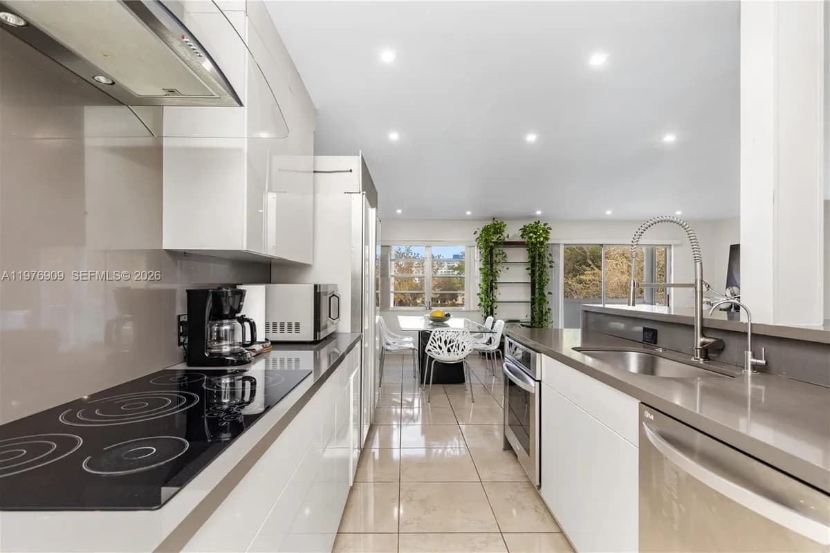 1400 N Tallwood Ave # 306, Hollywood FL 33021