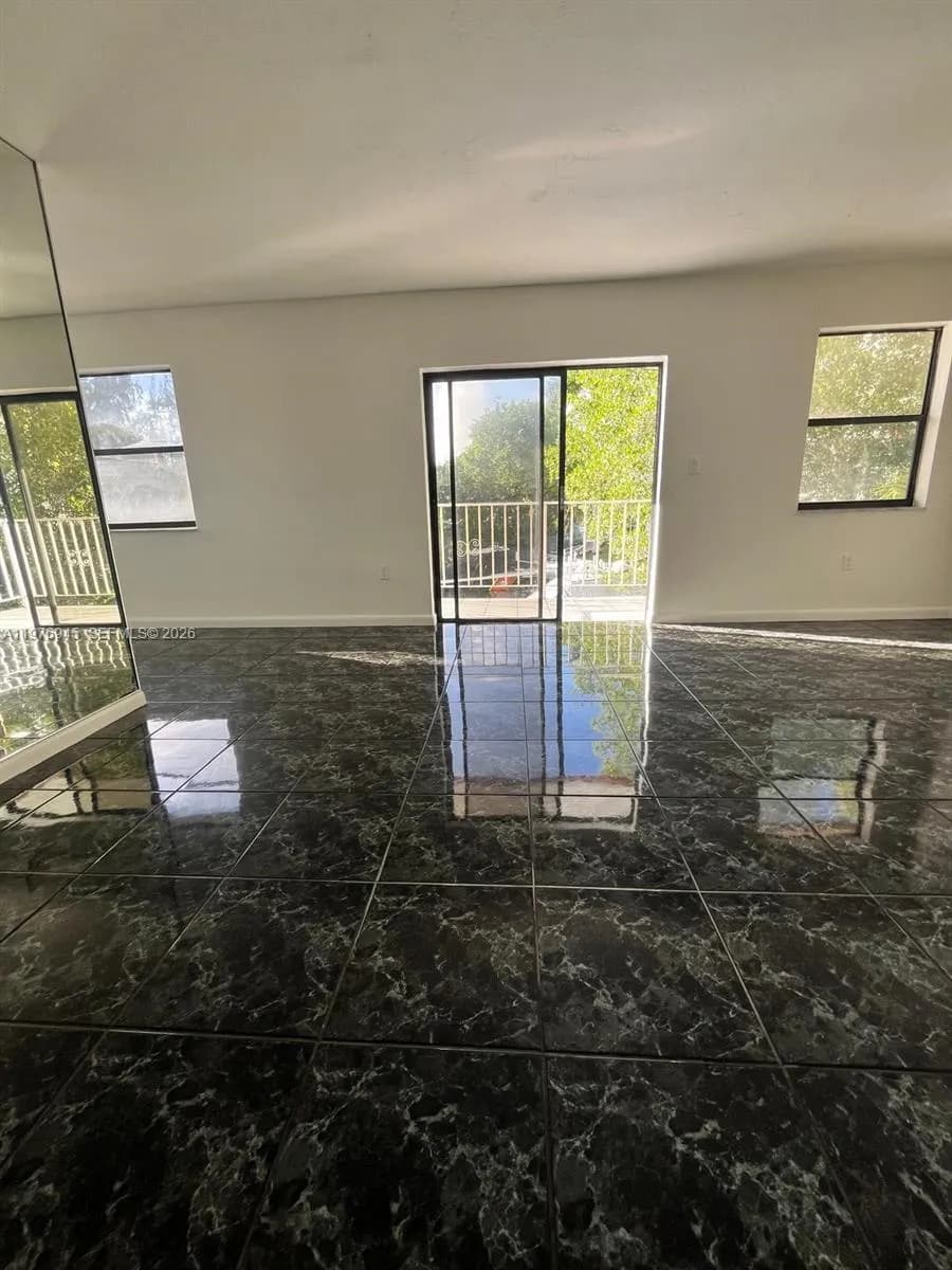 1 bedroom 1 bath for sale at 3522 NE 166th St # 10, North Miami Beach FL 33160