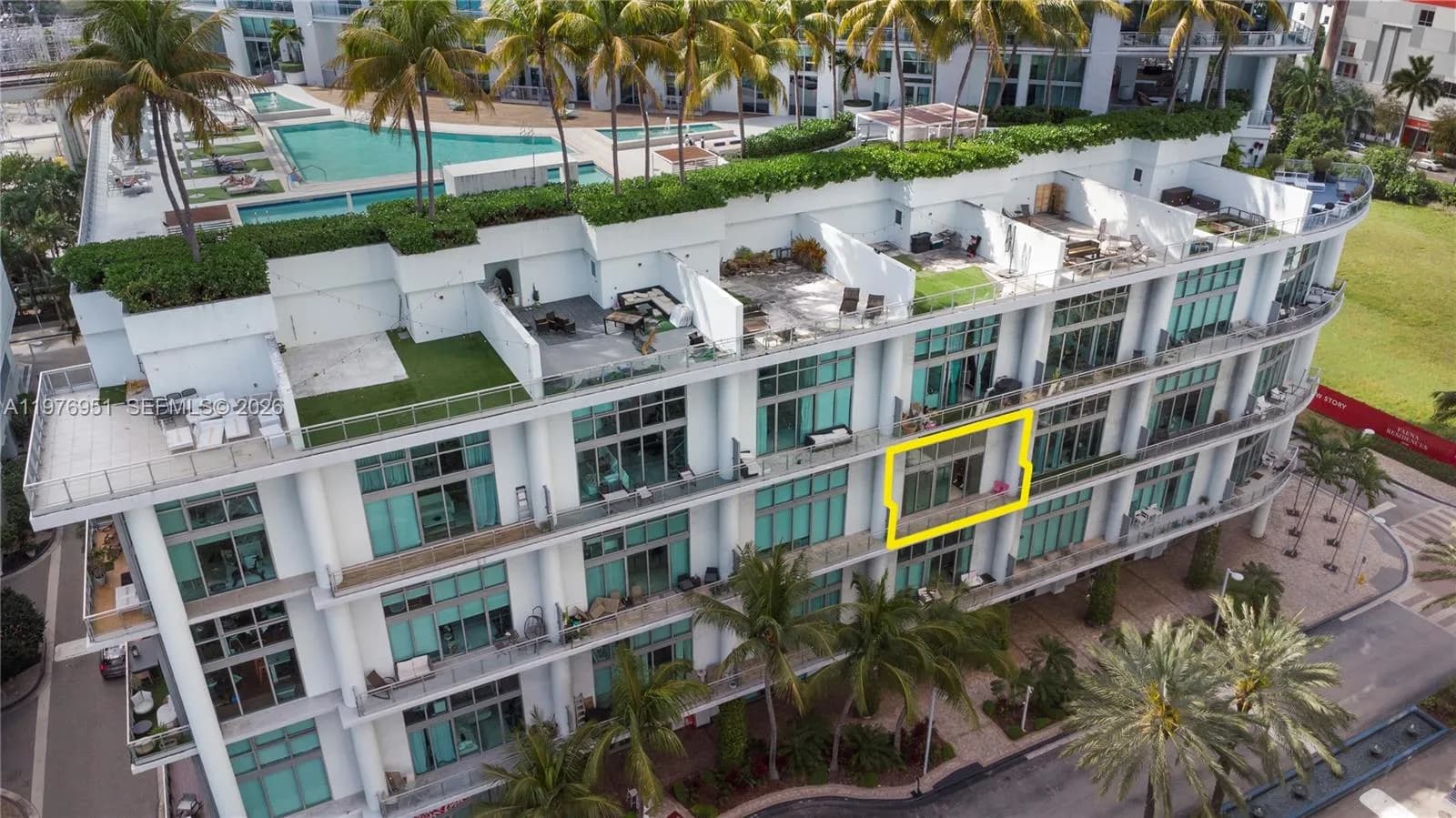 2 bedroom 2 bath for sale at 90 SW 3rd St, Miami FL 33130
