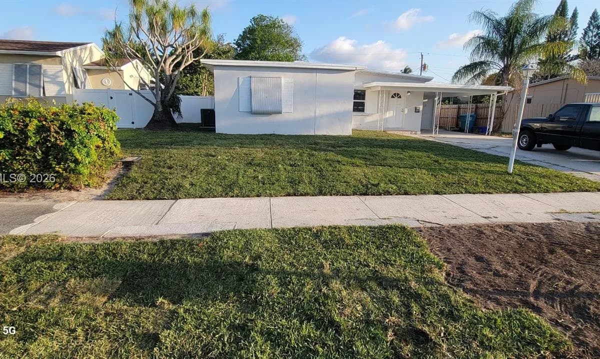 142 SE 4th Ave, Boynton Beach FL 33435