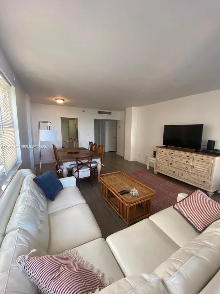 100 Lincoln Rd, Miami Beach FL 33139