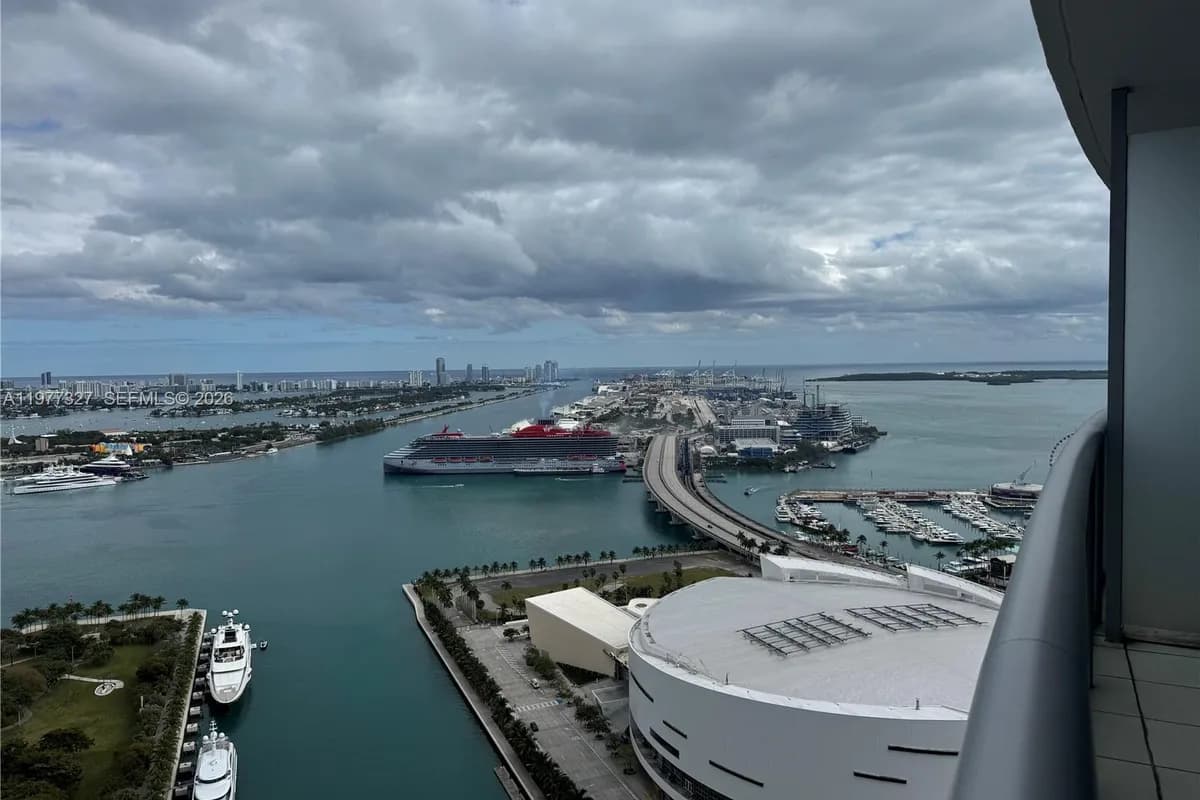 888 Biscayne Blvd # 4011, Miami FL 33132