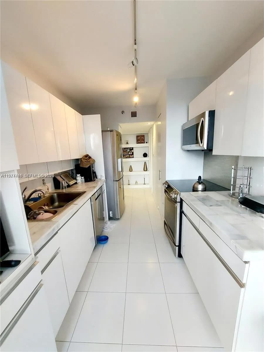 1000 W Island Blvd # 508, Aventura FL 33160