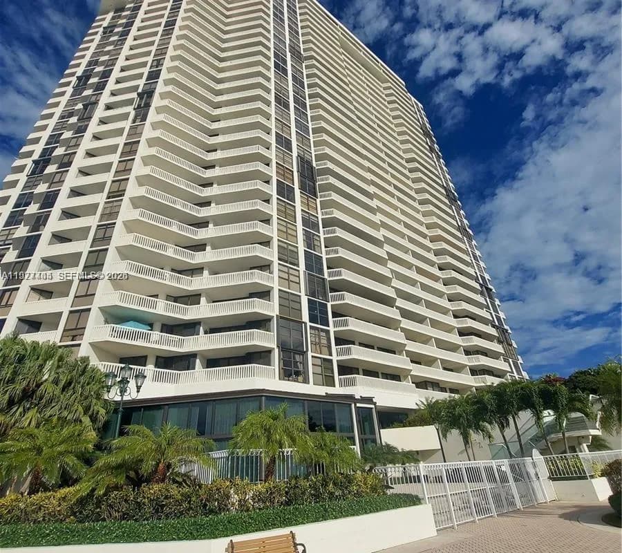 1000 W Island Blvd # 508, Aventura FL 33160