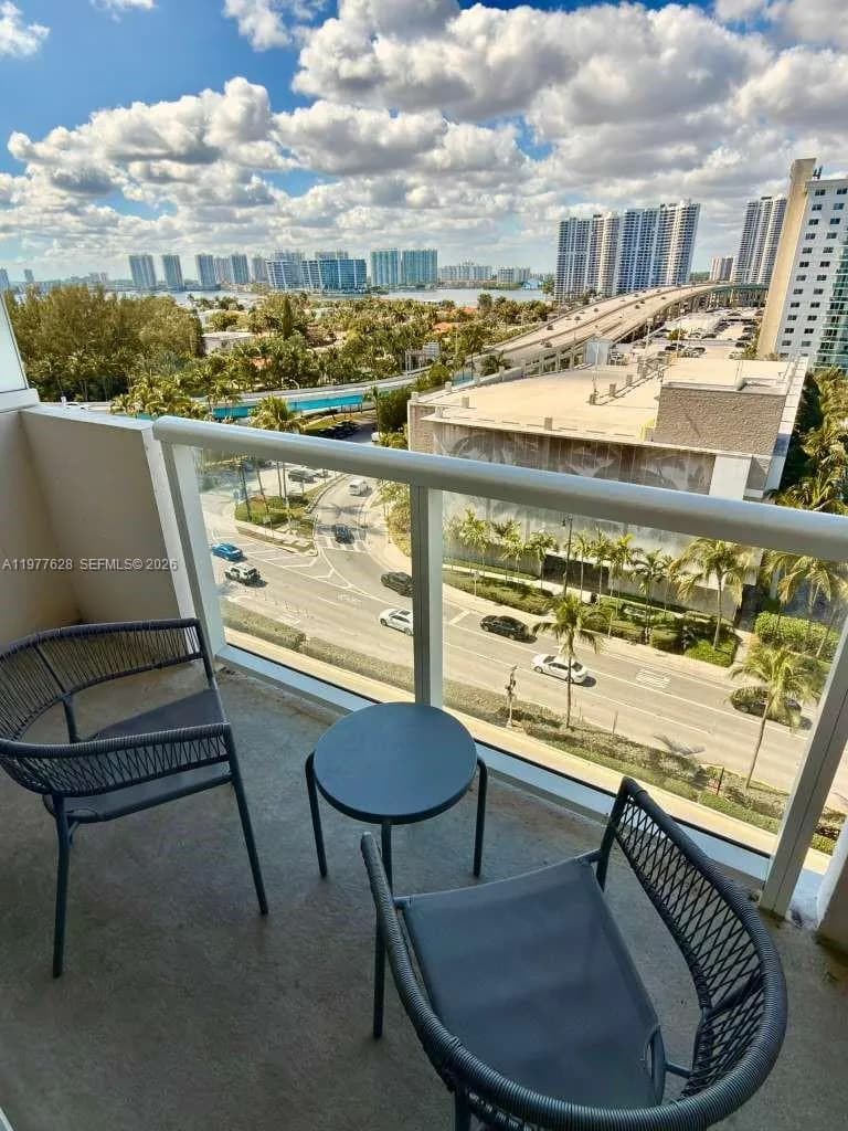1 bath for sale at 19201 Collins Ave # 933, Sunny Isles Beach FL 33160