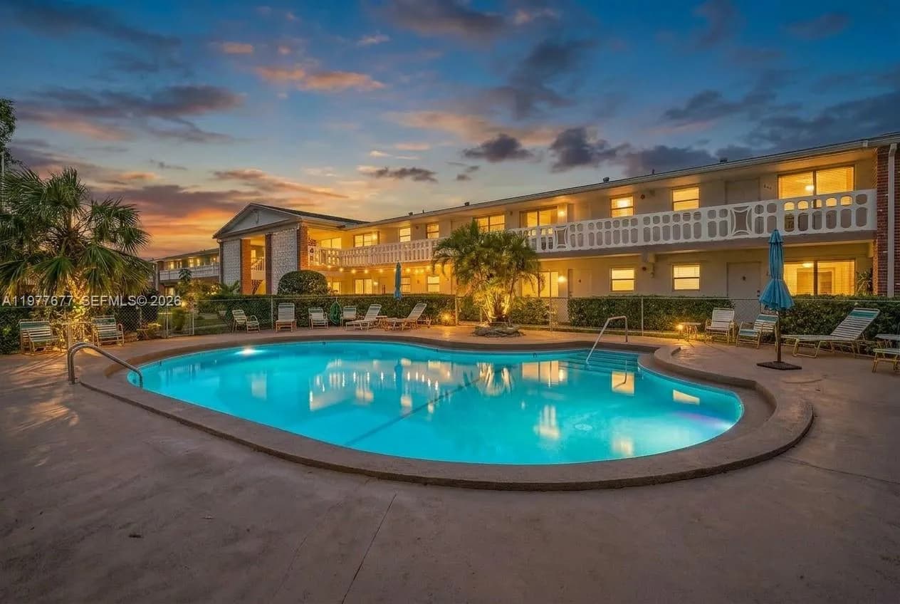 3701 Tyler St # 211, Hollywood FL 33021