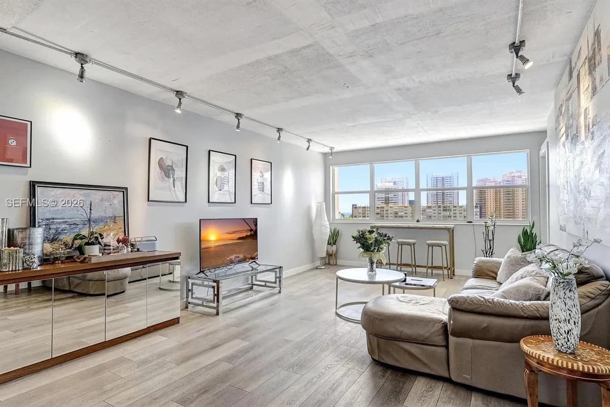 111 Golden Isles Dr # G2, Hallandale Beach FL 33009