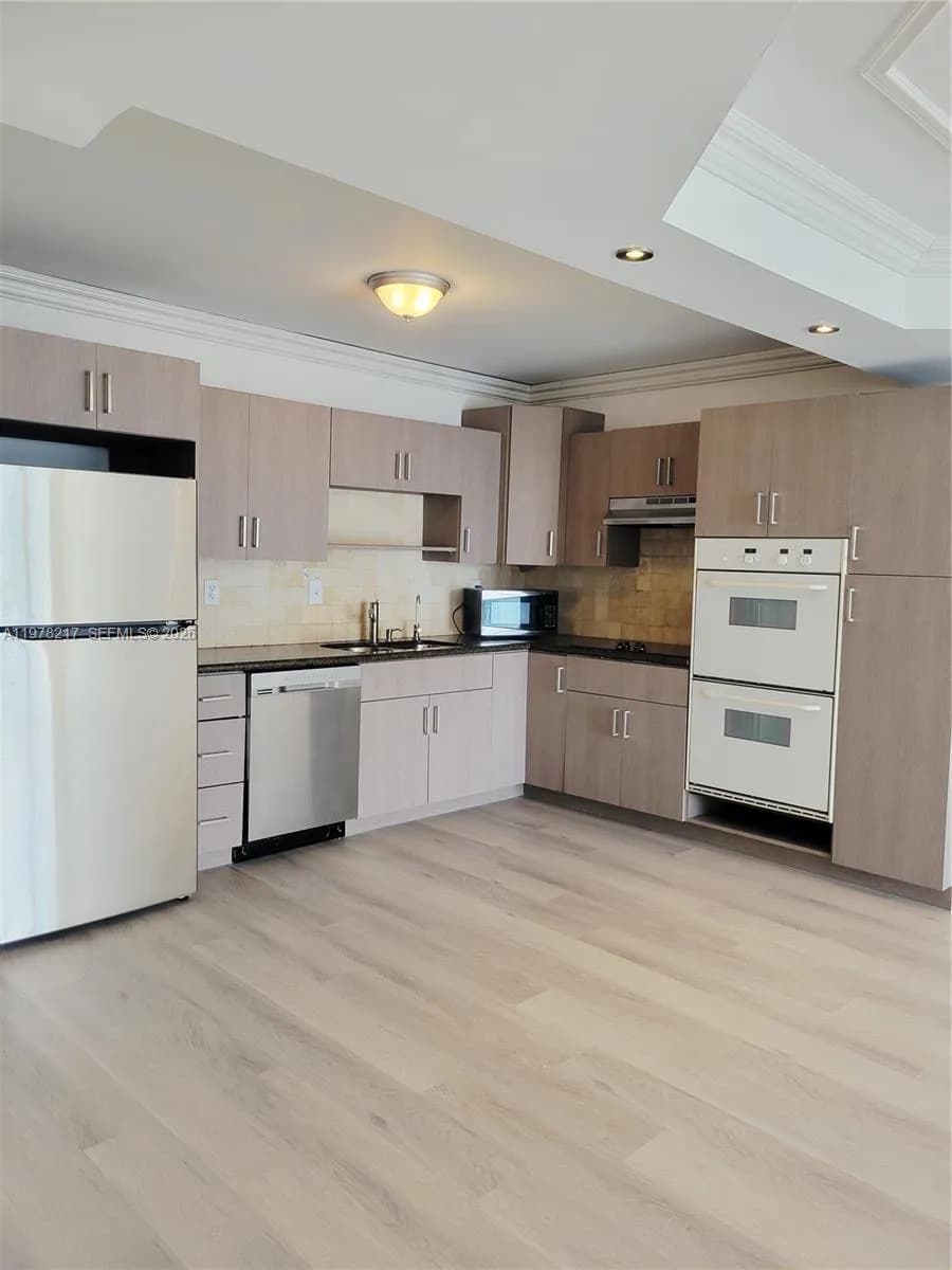 2 bedroom 2 bath for sale at 19380 Collins Ave # 1402, Sunny Isles Beach FL 33160