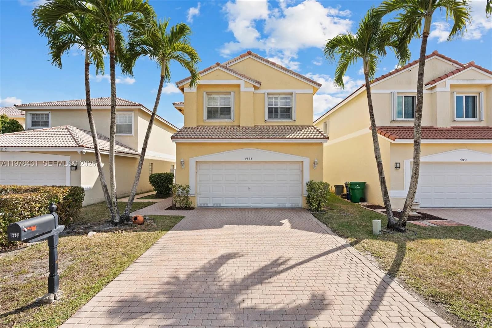 9838 NW 1st Mnr, Coral Springs FL 33071