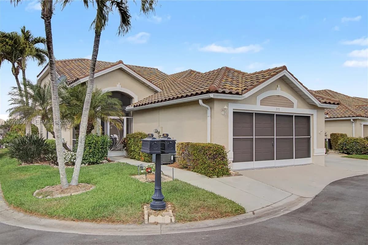 317 Stella Maris Dr S, Naples FL 34114