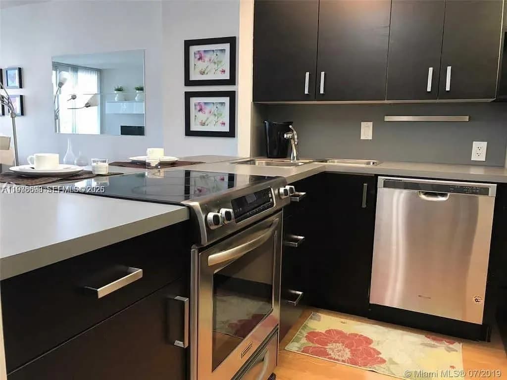 1 bedroom 1 bath for sale at 100 Bayview Dr # 302, Sunny Isles Beach FL 33160