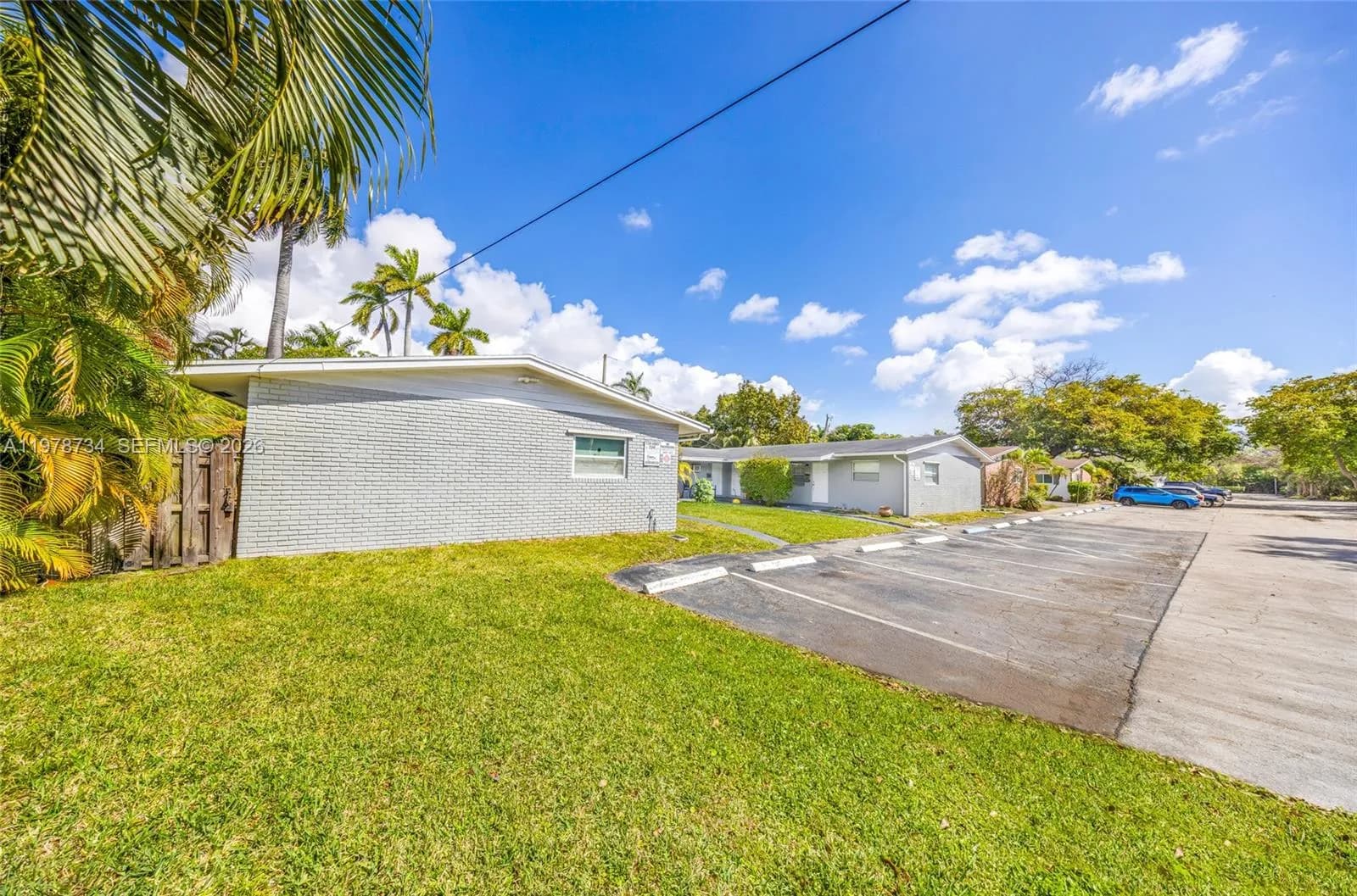 355 NW 32nd St, Oakland Park FL 33309